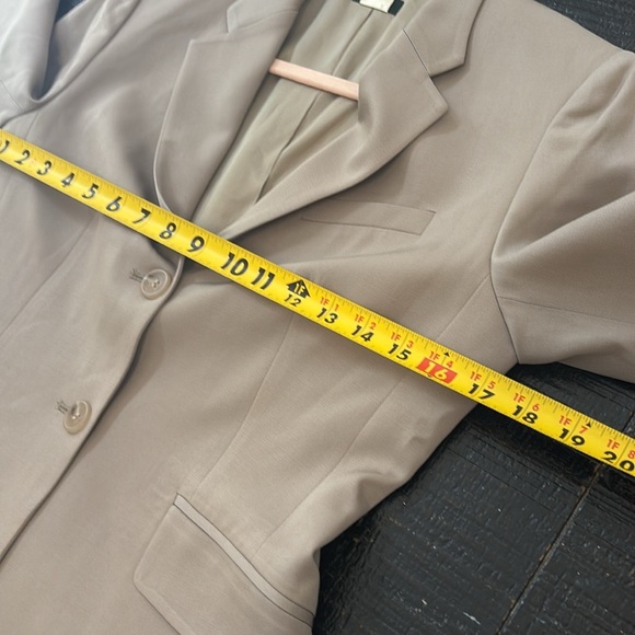J. Crew 100% Wool Blazer in Greyish Beige - lined - size 2 - Picture 7 of 7